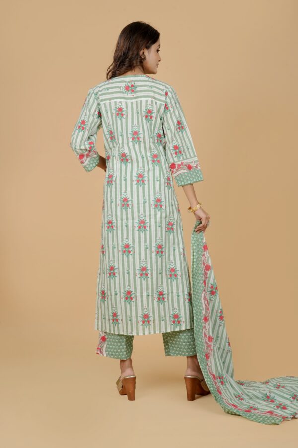 Green Floral Print Kurti Pant Set with Dupatta - Image 2