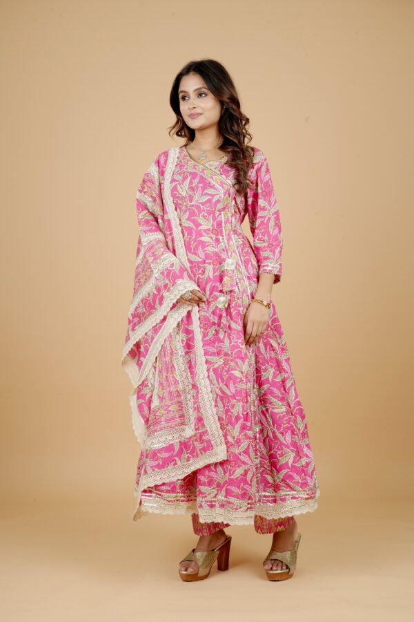 Pink Floral Print Kurta Pant Set with Dupatta - Image 3