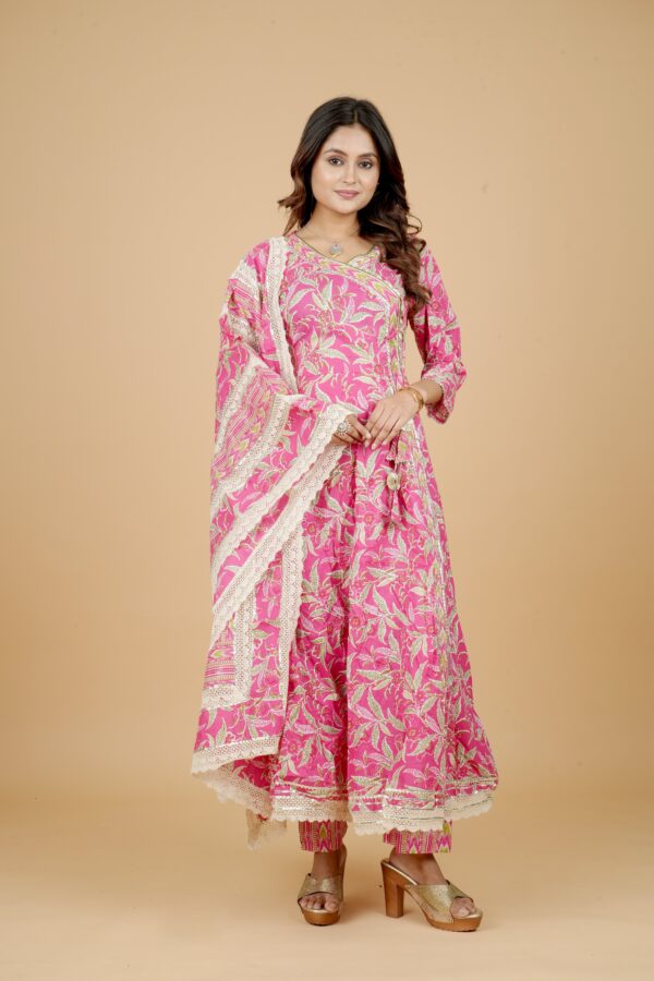 Pink Floral Print Kurta Pant Set with Dupatta - Image 4